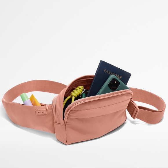 Away Featherlight Sling Bag in Clay Pink | Lightweight, Adjustable, Washable NWT - Picture 2 of 5